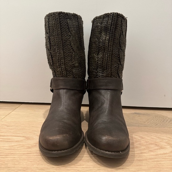 Stuart Weitzman brown heeled boots - Picture 2 of 6